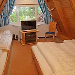 Nyaraló Zeltdachhaus Fuer Ganze Familie *