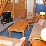 Zeltdachhaus Fuer Ganze Familie *