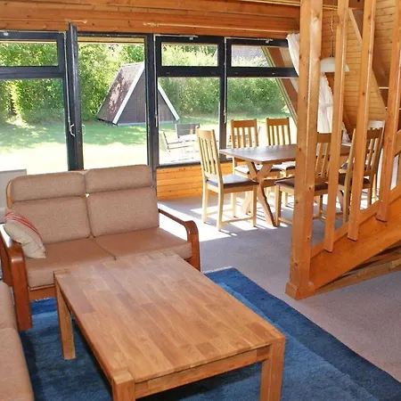 Zeltdachhaus Fuer Ganze Familie * Damp